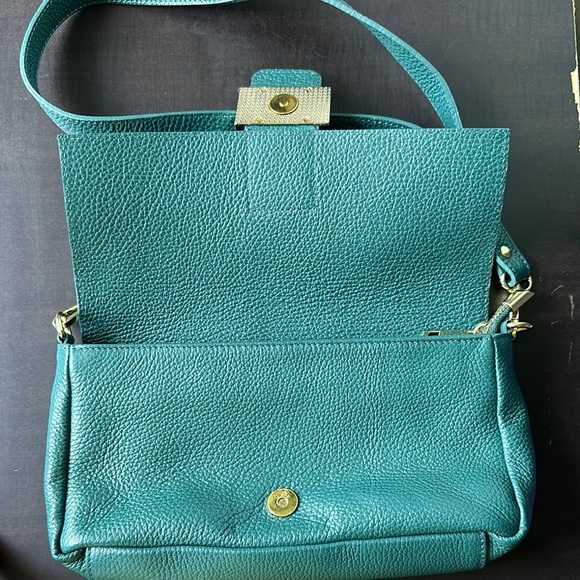 Glossy Green Shoulder Bag with Gold Accents - Picture 3 of 12